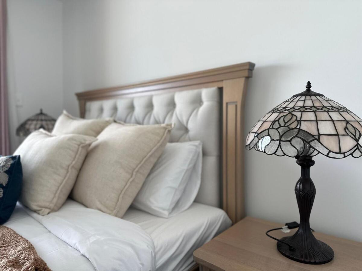 Apartment Expansive Waterview Of Mortlake *